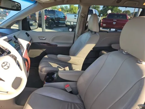 Photos of 2014 Toyota Sienna XLE for sale in Morristown, TN at Lakeway Auto Sales