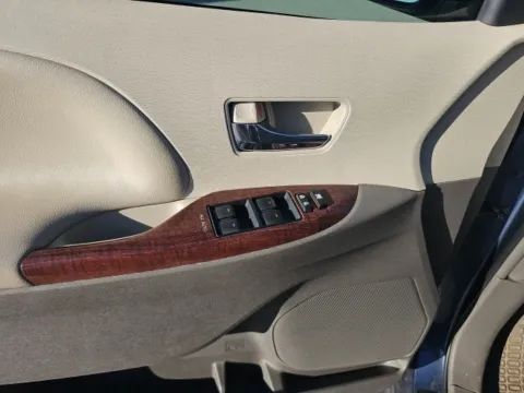 More photos of 2014 Toyota Sienna XLE at Lakeway Auto Sales, TN