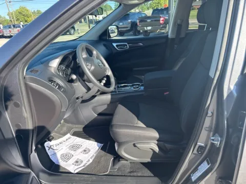More photos of 2017 Nissan Pathfinder S at Lakeway Auto Sales, TN