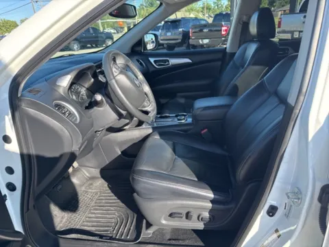 More photos of 2019 Nissan Pathfinder SL at Lakeway Auto Sales, TN