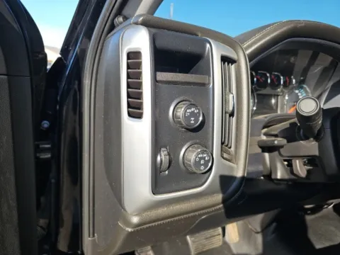 More photos of 2017 GMC Sierra 1500 SLT at Lakeway Auto Sales, TN