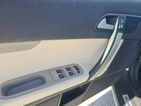 More photos of 2013 Volvo C70 T5 Platinum at Lakeway Auto Sales, TN
