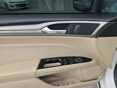 More photos of 2015 Ford Fusion SE at Lakeway Auto Sales, TN