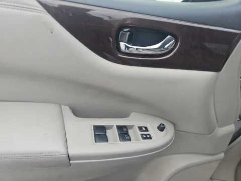 More photos of 2017 Nissan Quest 3.5 SV at Lakeway Auto Sales, TN