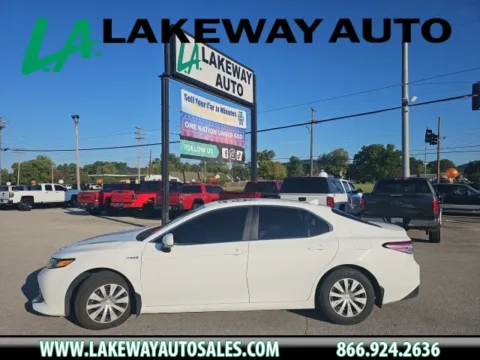 White 2020 Toyota Camry Hybrid LE for sale in Morristown, TN