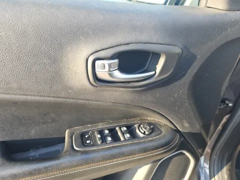 More photos of 2018 Jeep Compass Latitude at Lakeway Auto Sales, TN