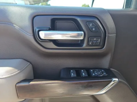 More photos of 2019 GMC Sierra 1500 SLT at Lakeway Auto Sales, TN
