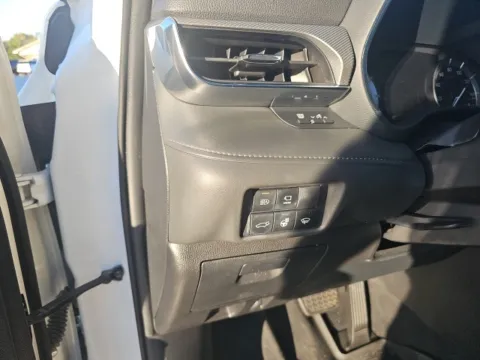 More photos of 2021 Toyota Highlander Platinum at Lakeway Auto Sales, TN