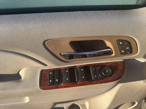 More photos of 2013 GMC Yukon XL SLT 1500 at Lakeway Auto Sales, TN