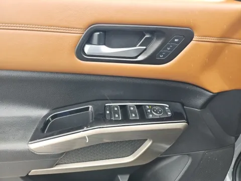 More photos of 2022 Nissan Pathfinder Platinum at Lakeway Auto Sales, TN