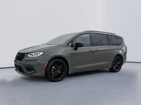 Photos of 2025 Chrysler Pacifica Limited for sale in Morristown, TN at Lakeway Auto Sales