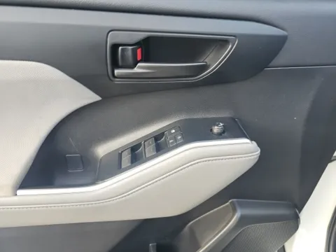 More photos of 2020 Toyota Highlander LE at Lakeway Auto Sales, TN