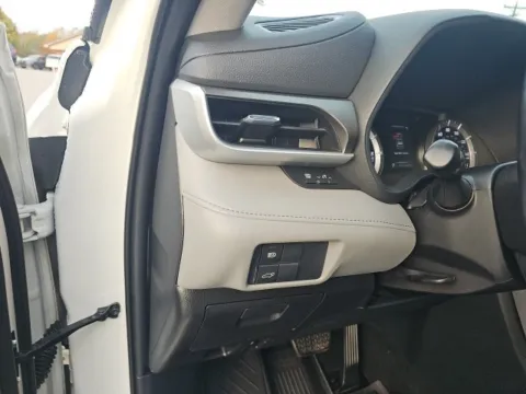 More photos of 2020 Toyota Highlander LE at Lakeway Auto Sales, TN