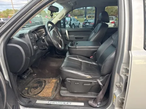 More photos of 2011 Chevrolet Silverado 1500 LT at Lakeway Auto Sales, TN