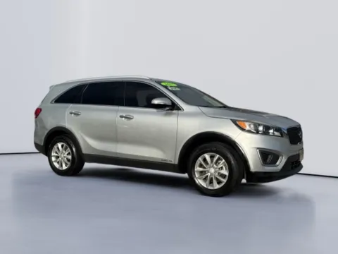 More photos of 2017 Kia Sorento LX at Lakeway Auto Sales, TN