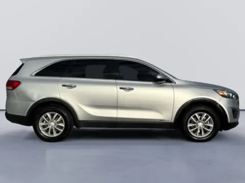 More photos of 2017 Kia Sorento LX at Lakeway Auto Sales, TN