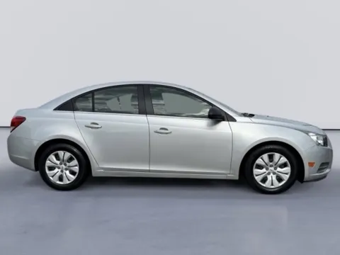More photos of 2012 Chevrolet Cruze LS at Lakeway Auto Sales, TN