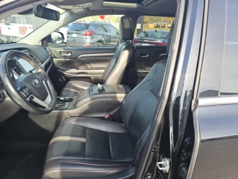 Photos of 2019 Toyota Highlander SE for sale in Morristown, TN at Lakeway Auto Sales