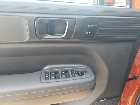 More photos of 2024 Hyundai Santa Fe Calligraphy at Lakeway Auto Sales, TN