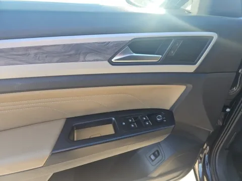 More photos of 2021 Volkswagen Atlas Cross Sport 2.0T SE w/Technology at Lakeway Auto Sales, TN