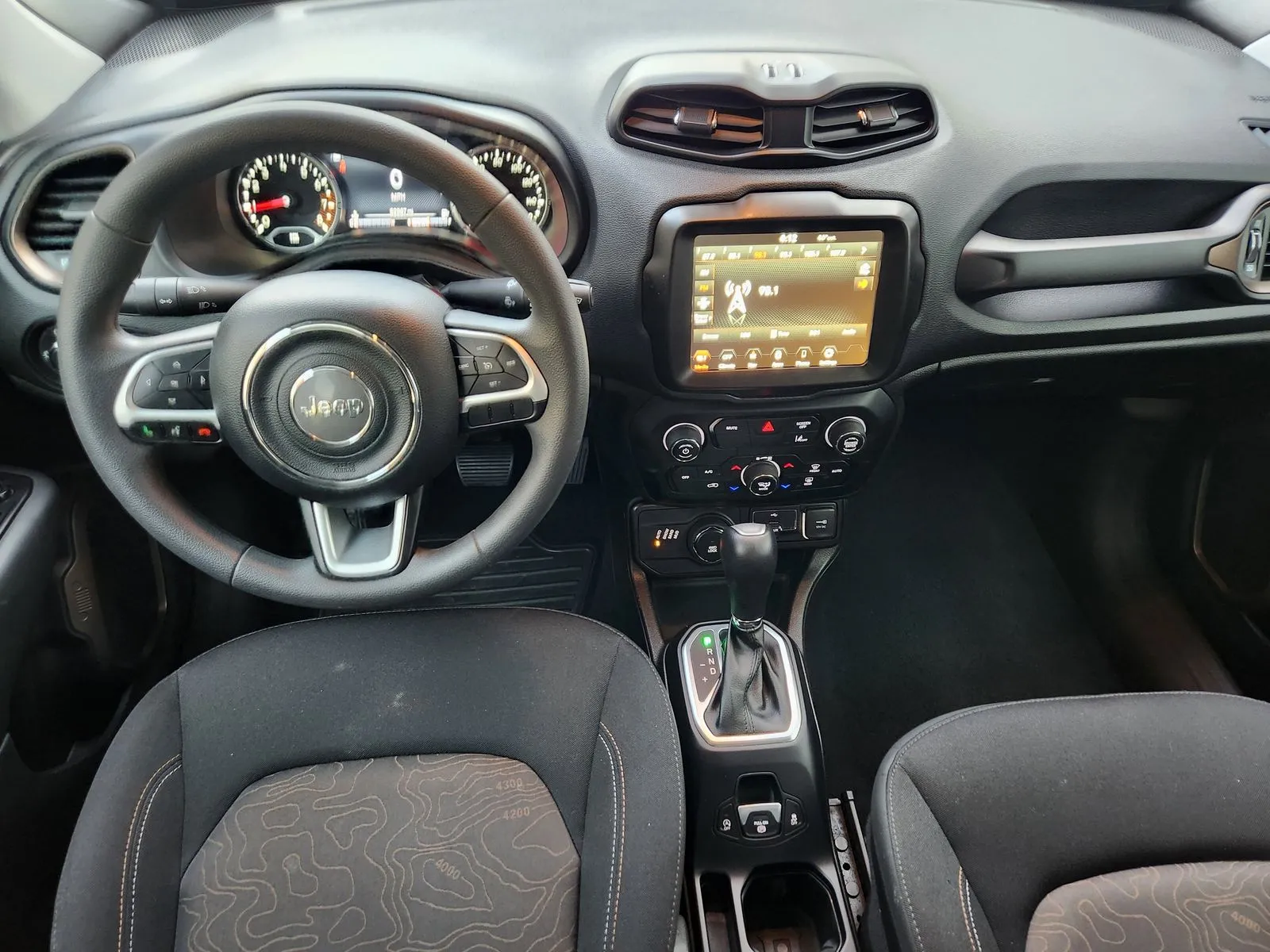 Jeep Renegade photo 32