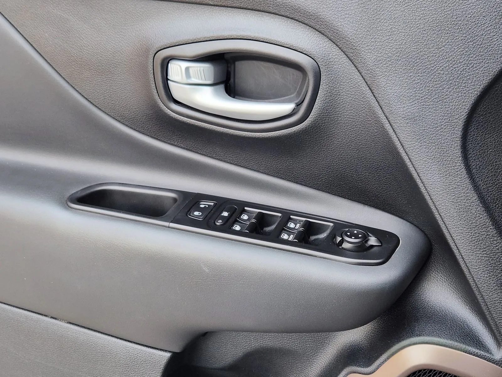 Jeep Renegade photo 30