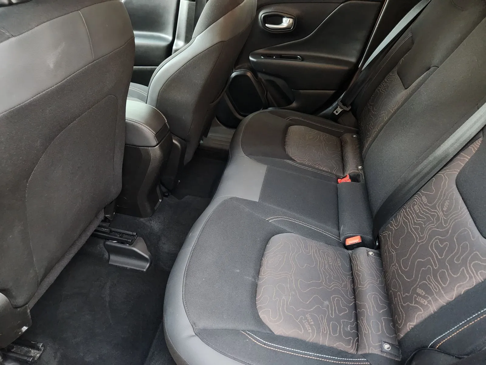Jeep Renegade photo 36