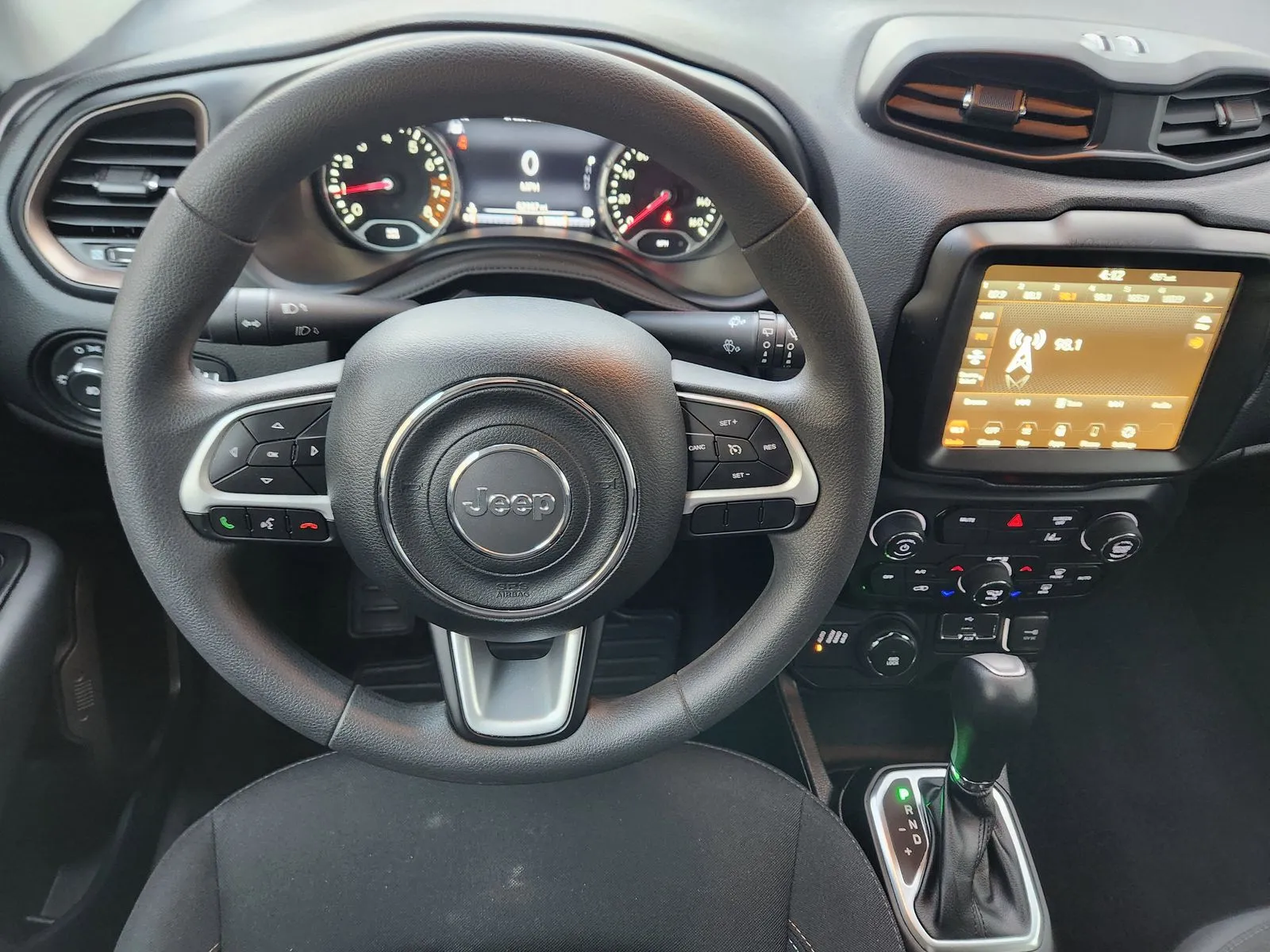 Jeep Renegade photo 33
