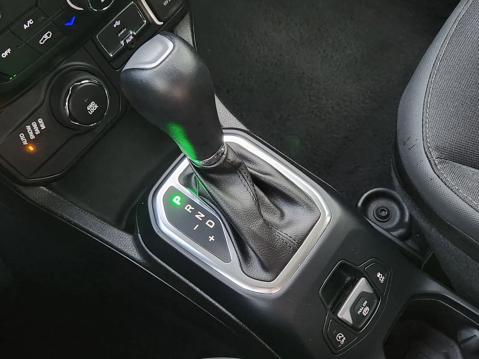 Jeep Renegade photo 26