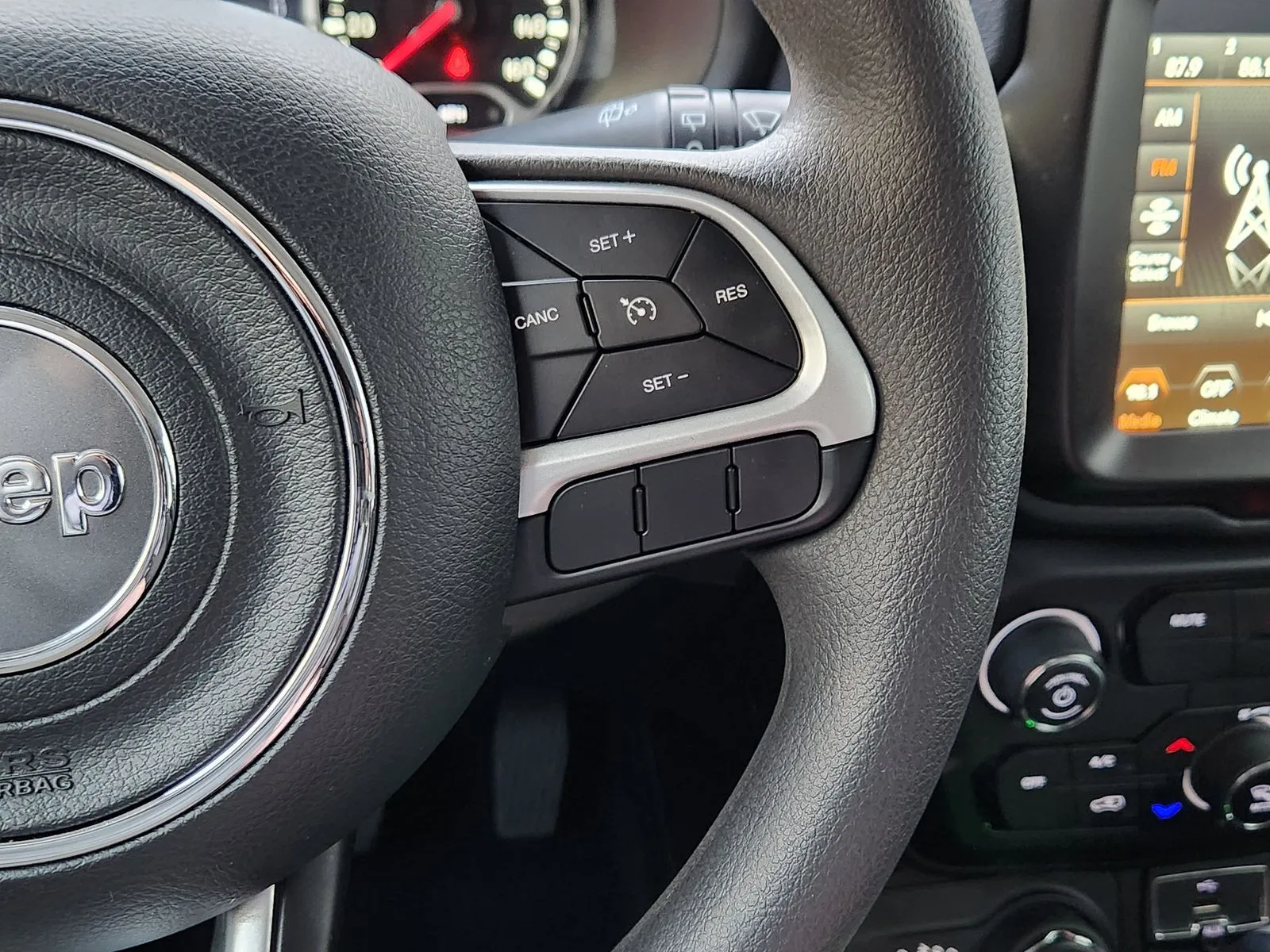 Jeep Renegade photo 35