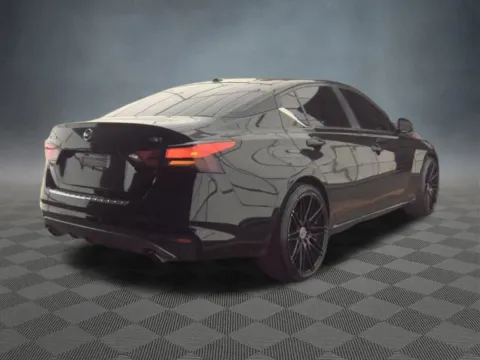 More photos of 2021 Nissan Altima 2.5 SR at McCloskey Imports & 4x4s (Licensed as McCloskey Isuzu), CO