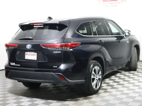 More photos of 2021 Toyota Highlander Hybrid XLE at McCloskey Imports & 4x4s (Licensed as McCloskey Isuzu), CO