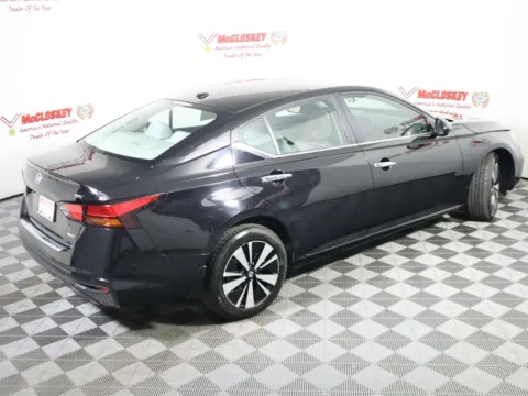 More photos of 2021 Nissan Altima 2.5 SV at McCloskey Imports & 4x4s (Licensed as McCloskey Isuzu), CO