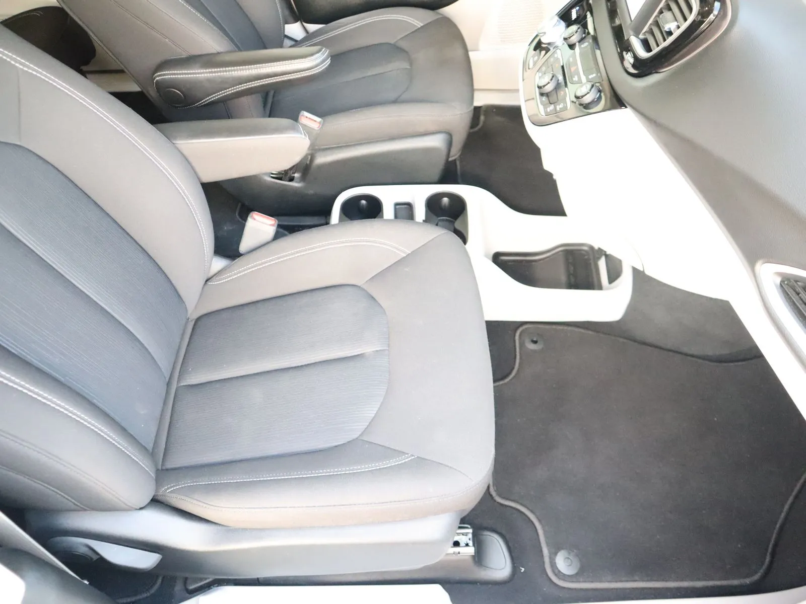 Chrysler Voyager photo 52