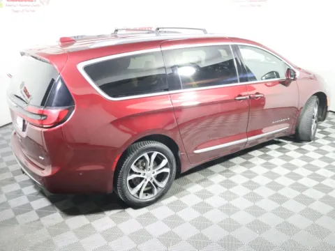 More photos of 2022 Chrysler Pacifica Pinnacle at McCloskey Imports & 4x4s (Licensed as McCloskey Isuzu), CO