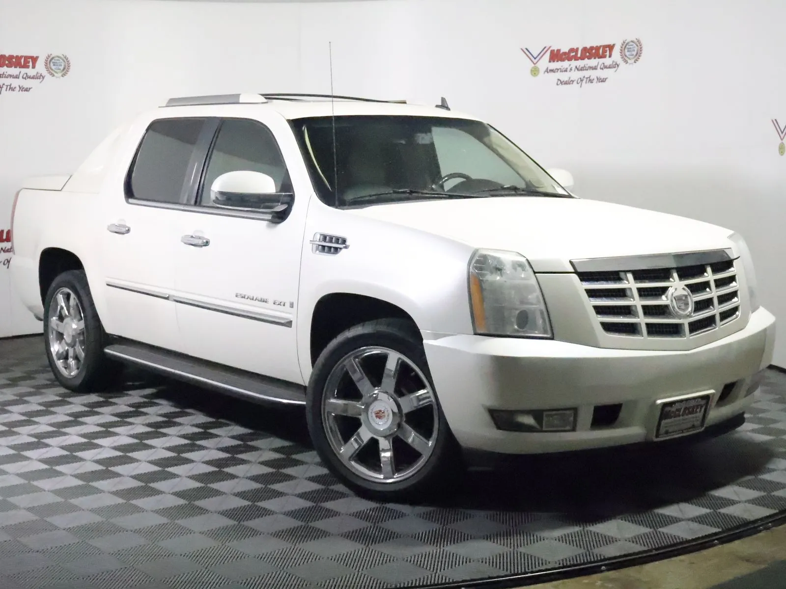 Cadillac Escalade photo 2