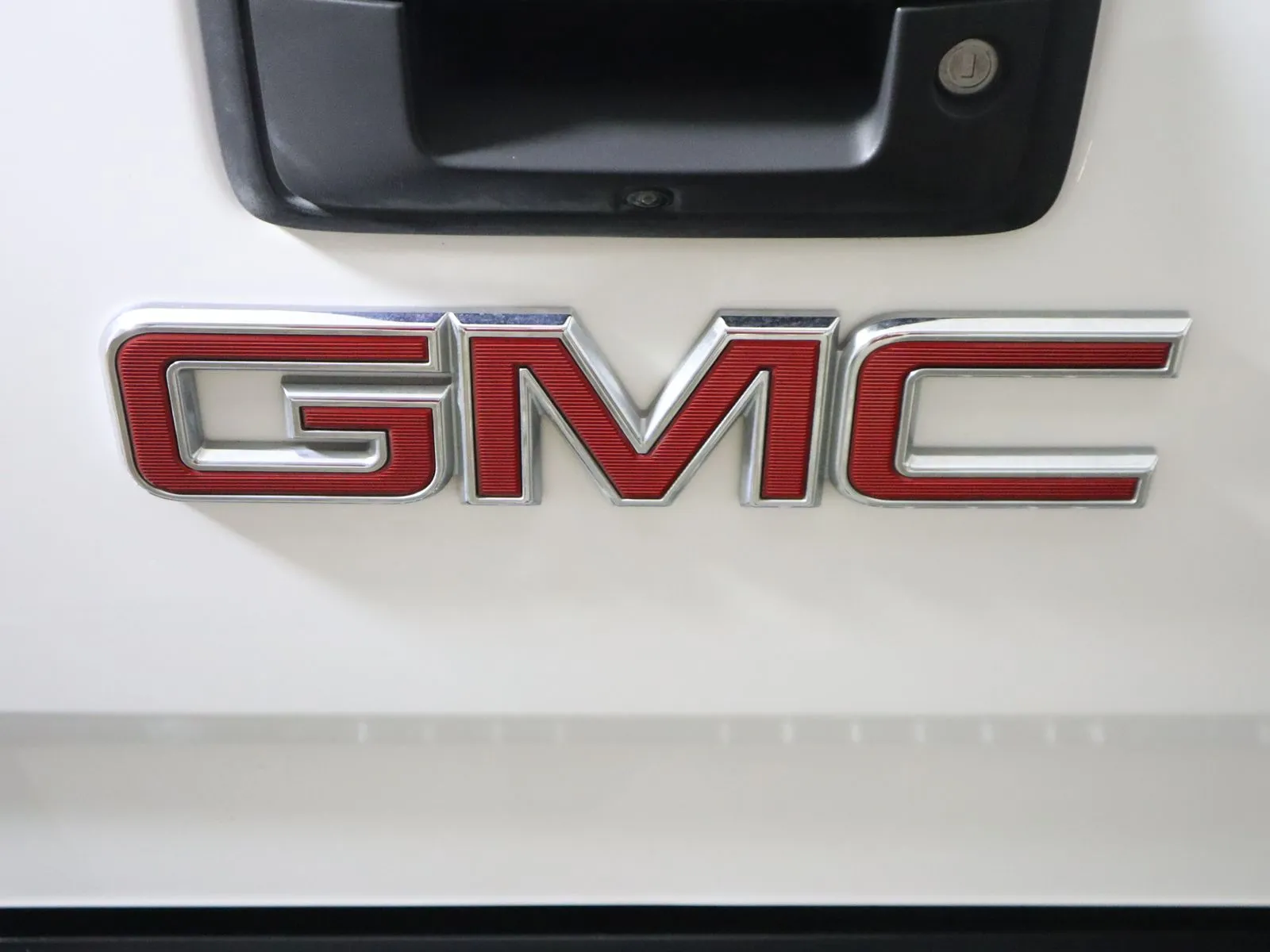 GMC Sierra photo 8