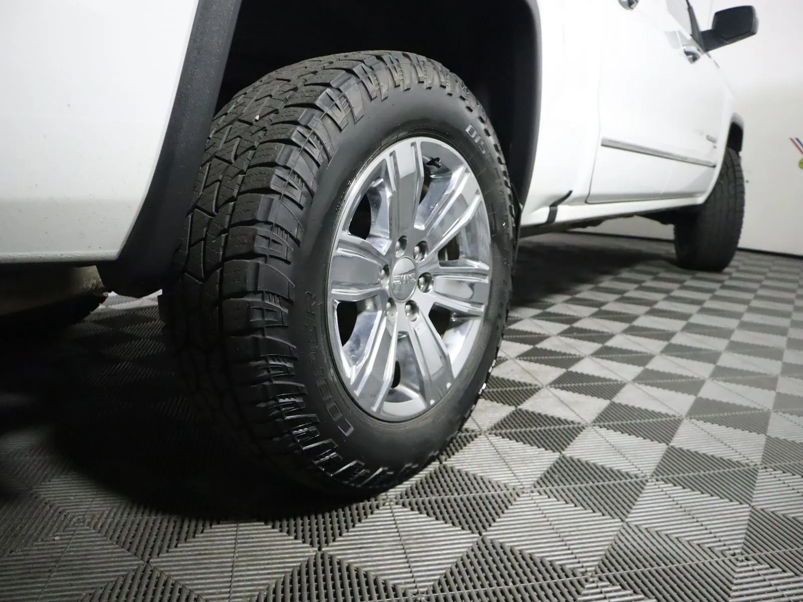 GMC Sierra photo 13