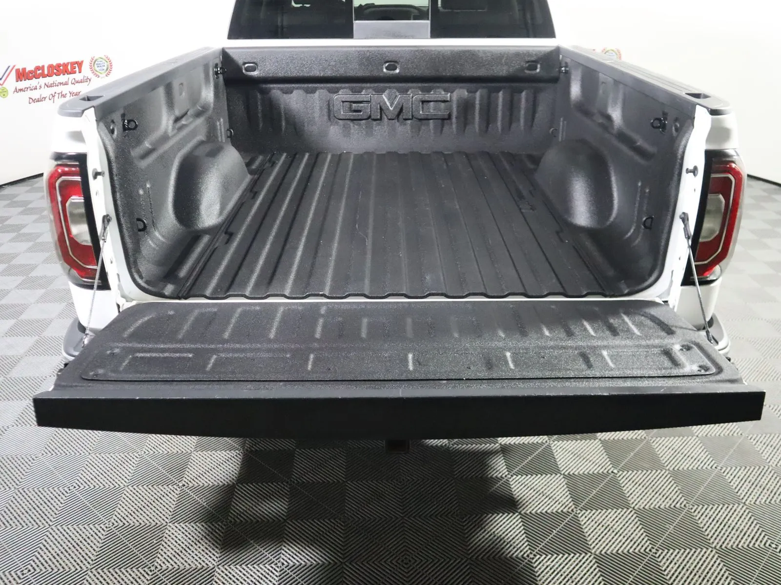 GMC Sierra photo 11