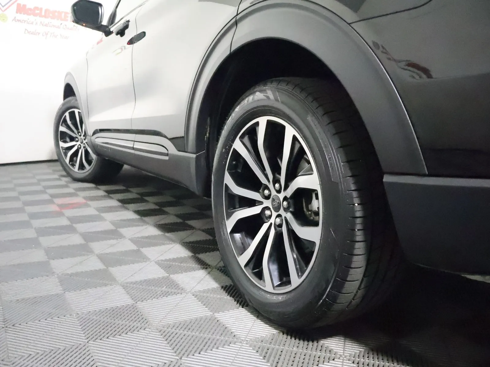 Ford Explorer photo 12