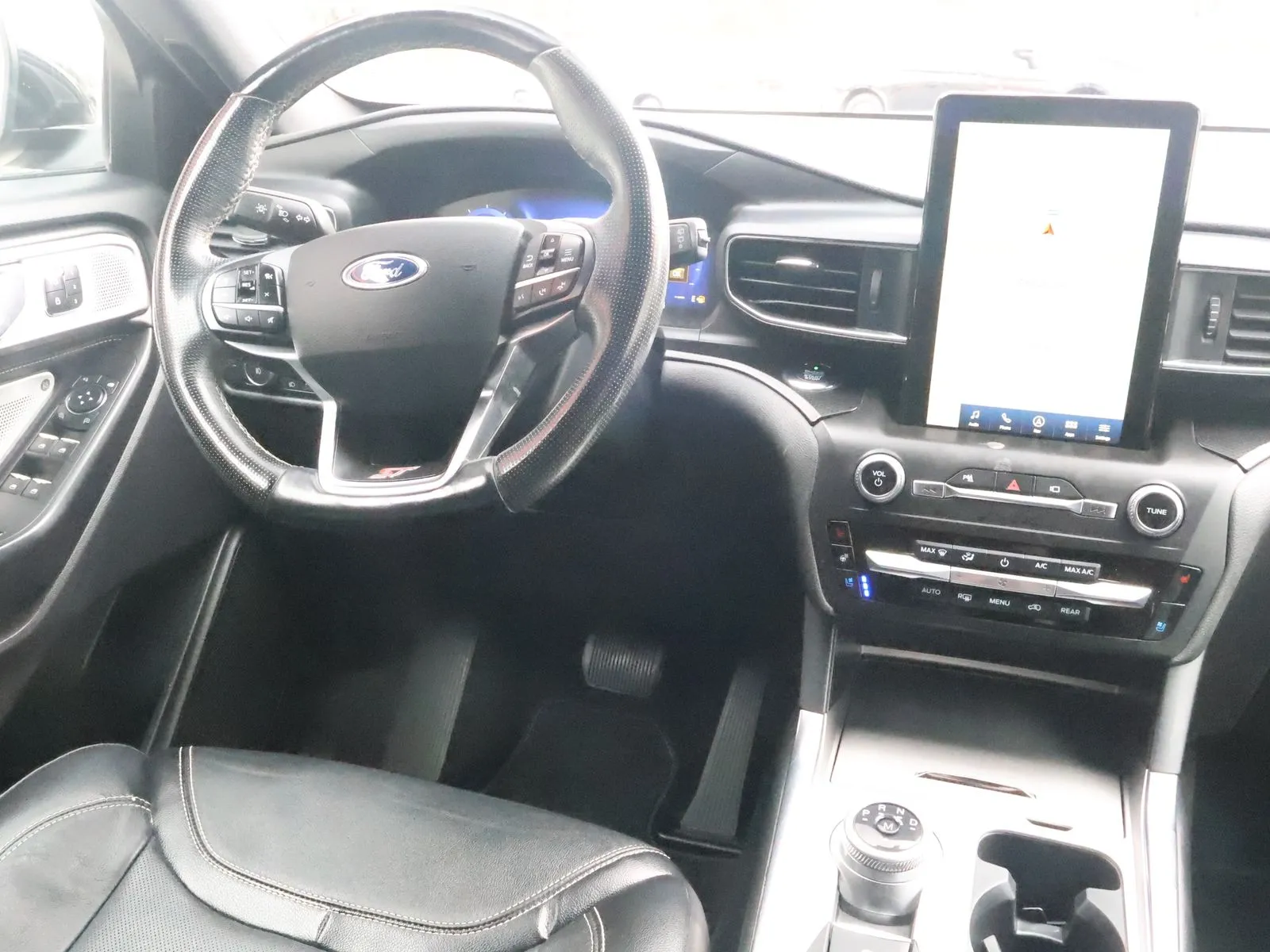 Ford Explorer photo 30