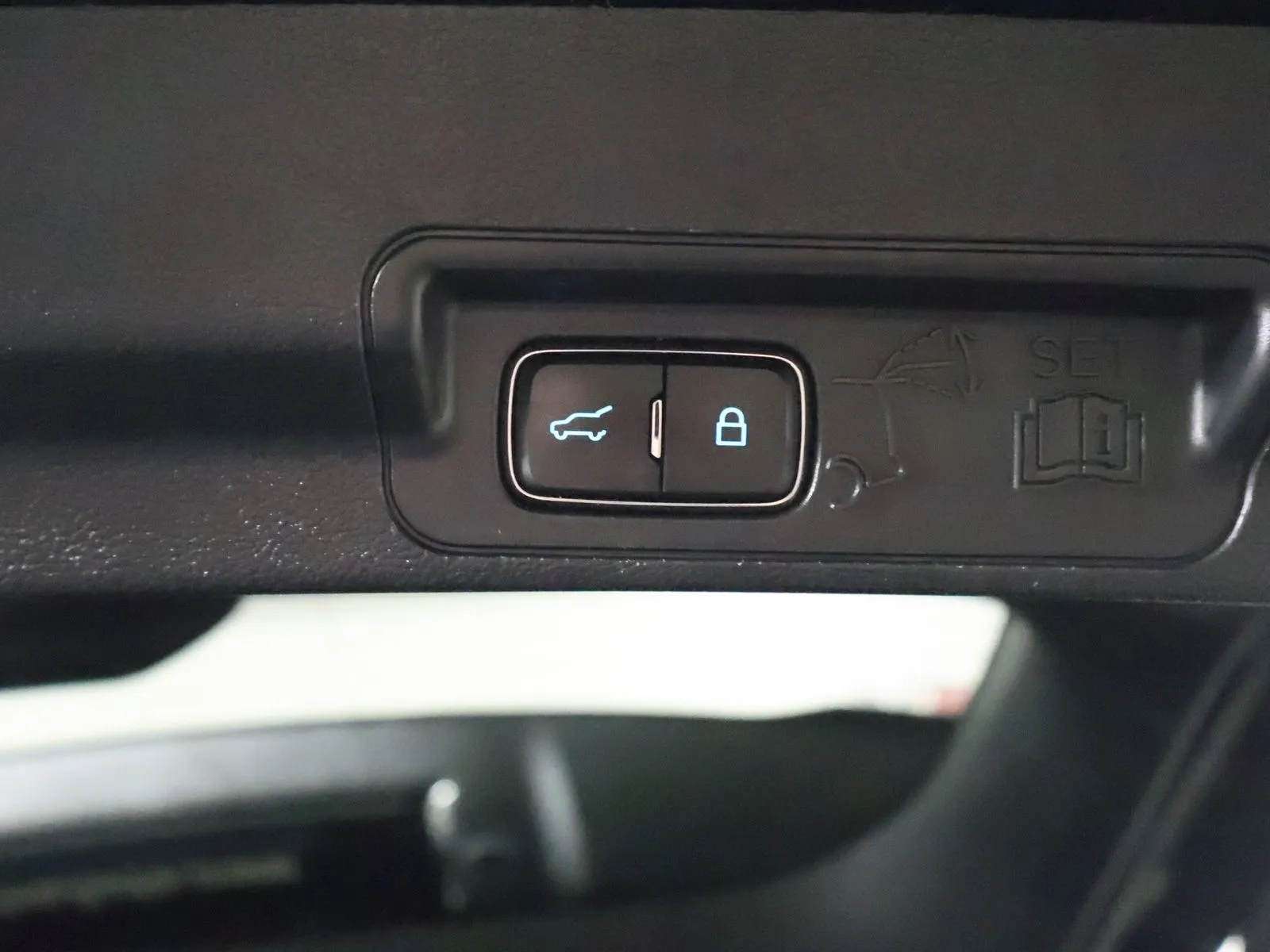Ford Explorer photo 13