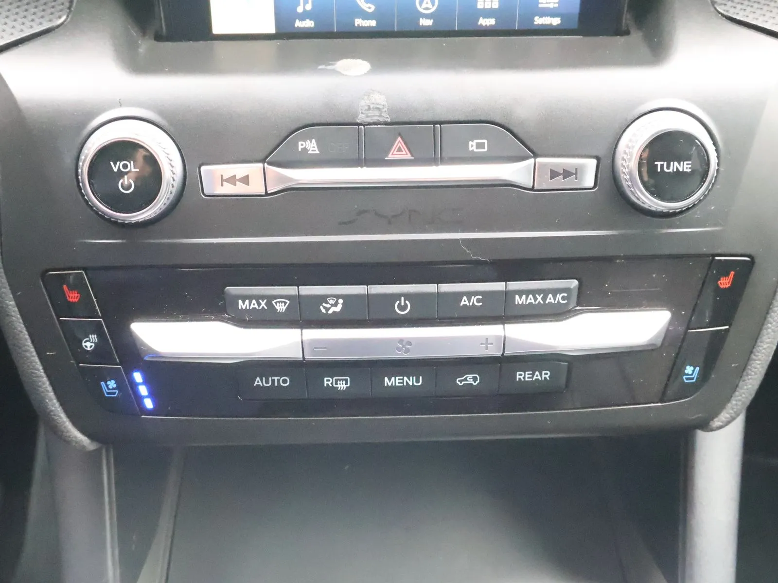 Ford Explorer photo 41