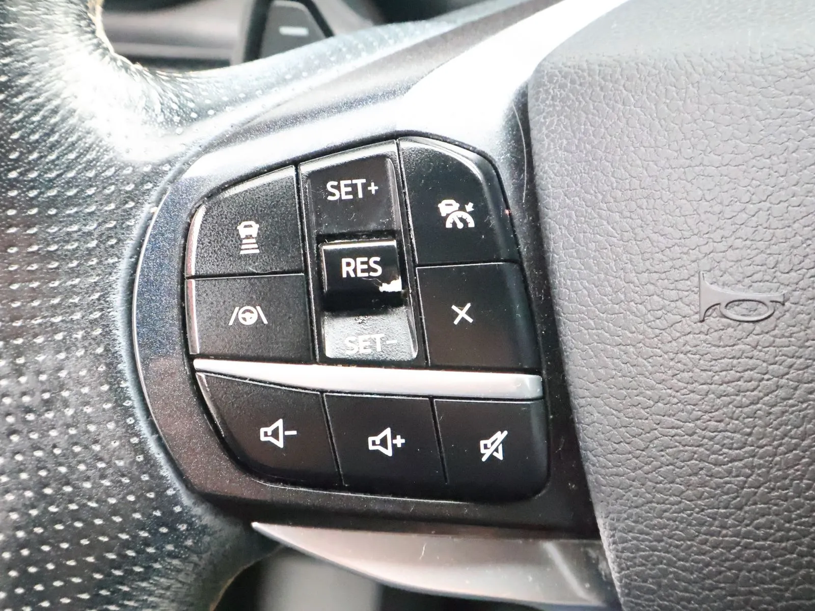Ford Explorer photo 34