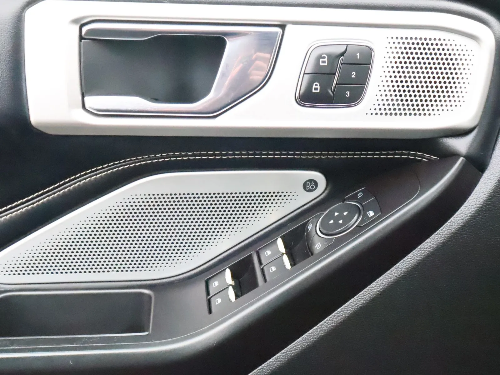 Ford Explorer photo 36