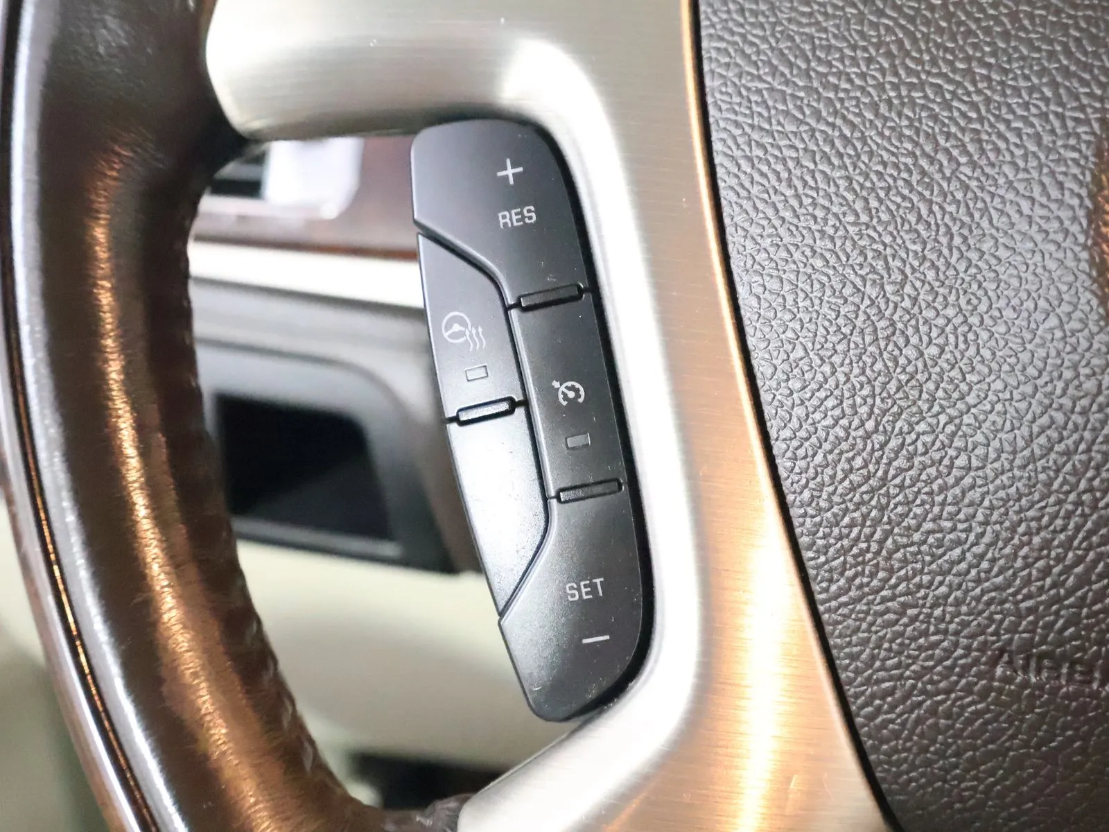 Cadillac Escalade photo 35