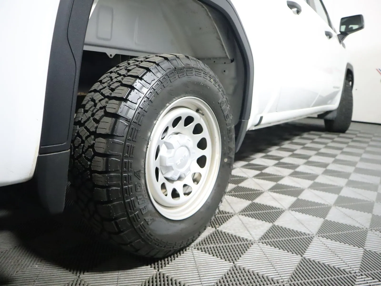 GMC Sierra photo 9