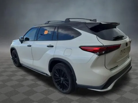 More photos of 2021 Toyota Highlander XSE at McCloskey Imports & 4x4s (Licensed as McCloskey Isuzu), CO