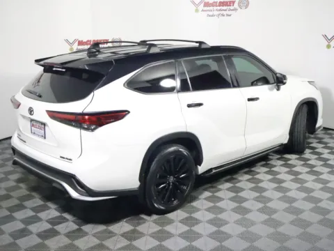 More photos of 2021 Toyota Highlander XSE at McCloskey Imports & 4x4s (Licensed as McCloskey Isuzu), CO