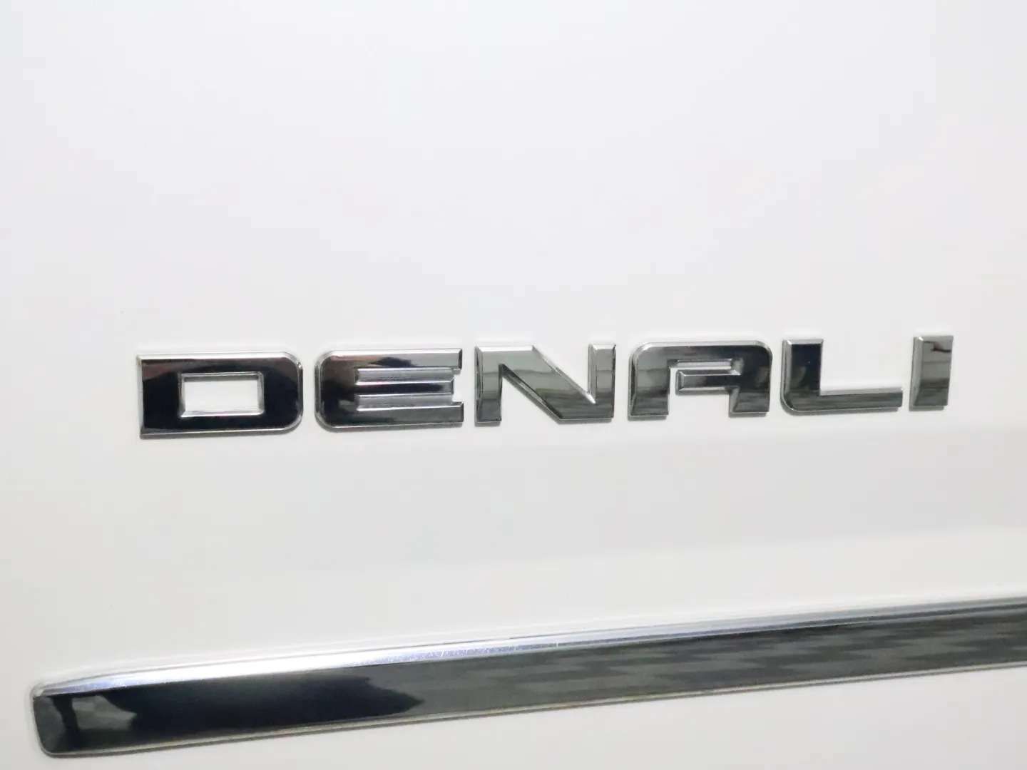 GMC Yukon photo 13
